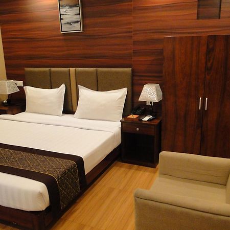 Hotel Comfotel Kolkata Bagian luar foto
