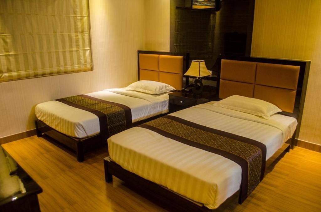 Hotel Comfotel Kolkata Bagian luar foto