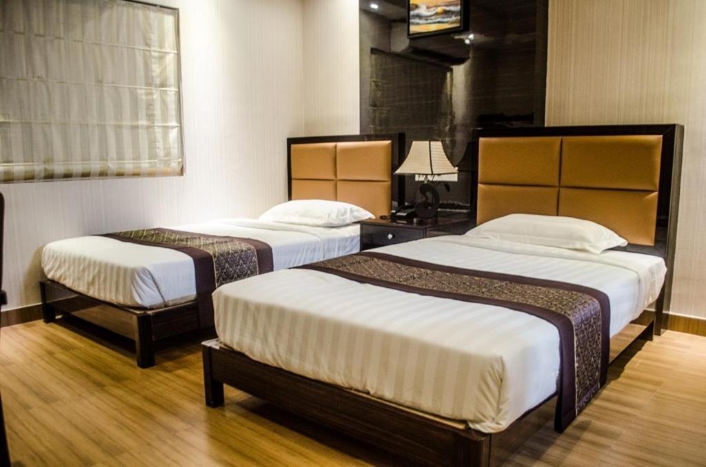 Hotel Comfotel Kolkata Bagian luar foto