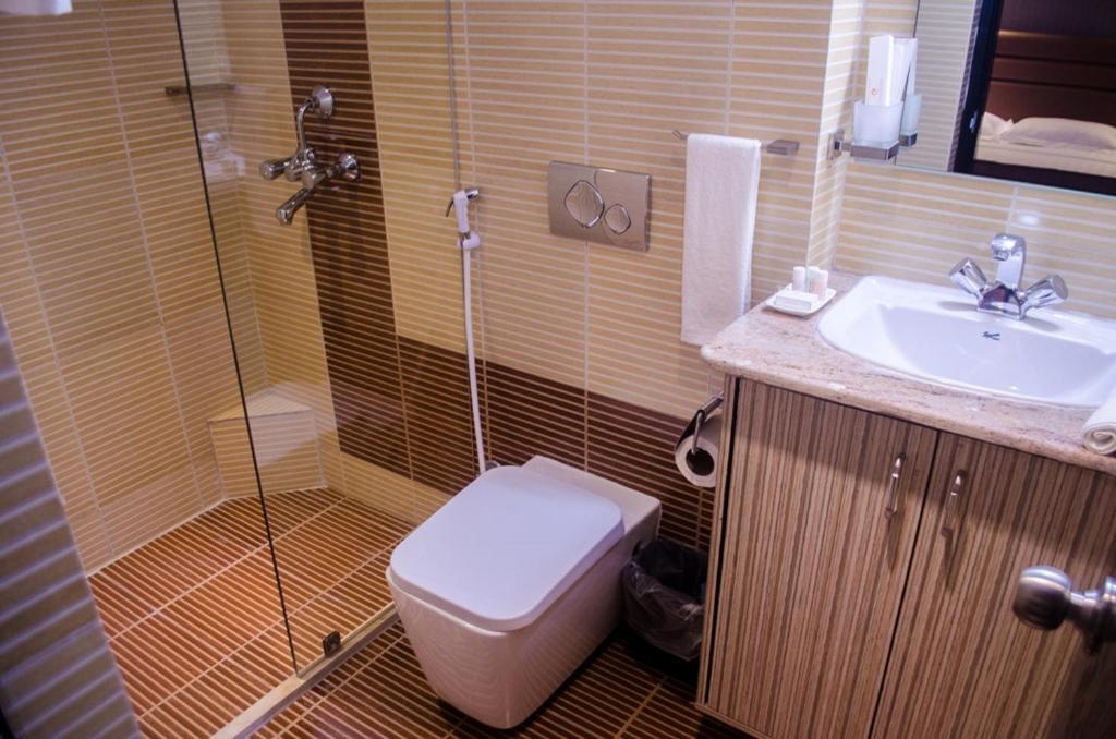 Hotel Comfotel Kolkata Bagian luar foto