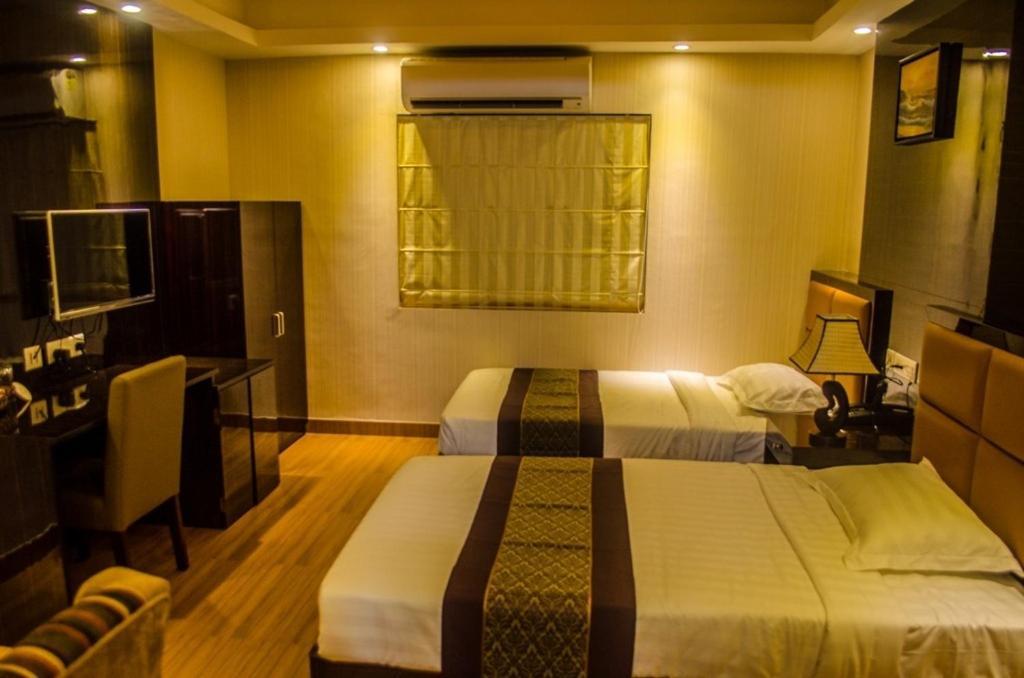 Hotel Comfotel Kolkata Bagian luar foto