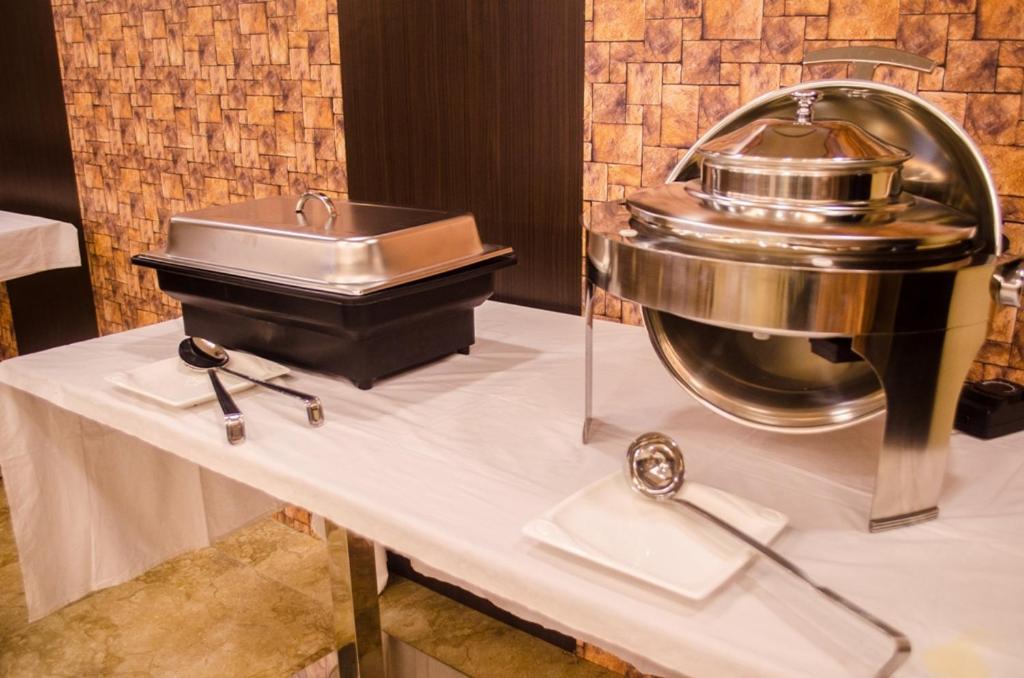 Hotel Comfotel Kolkata Bagian luar foto