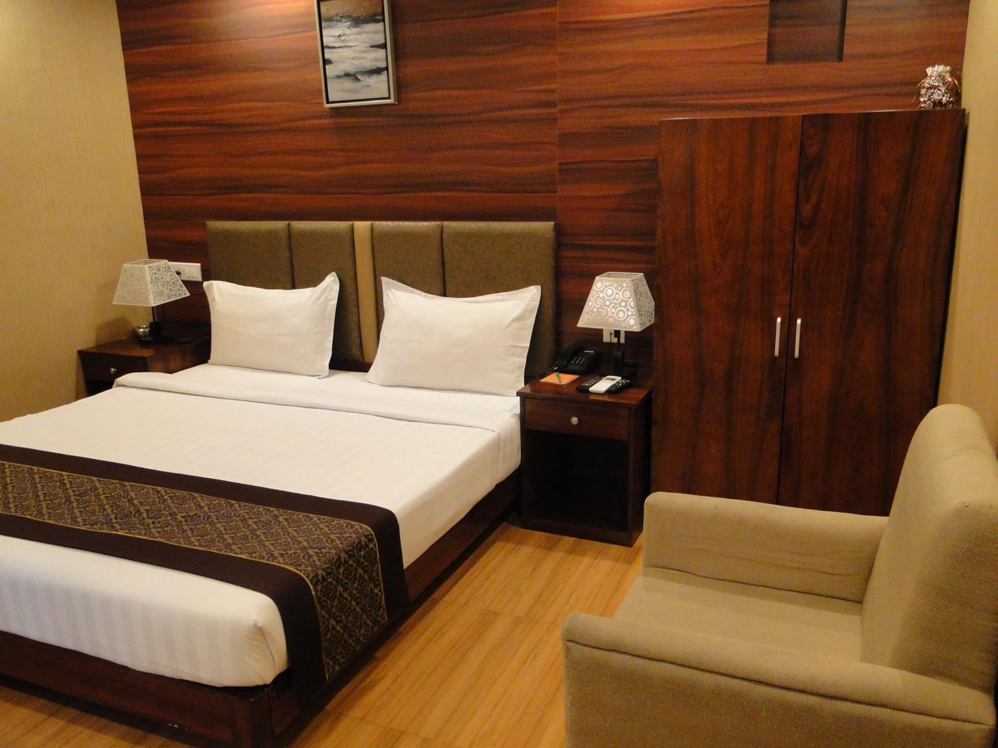 Hotel Comfotel Kolkata Bagian luar foto