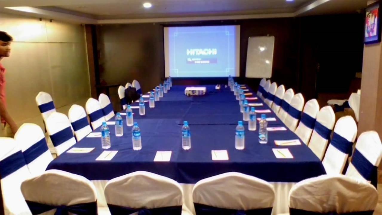 Hotel Comfotel Kolkata Bagian luar foto