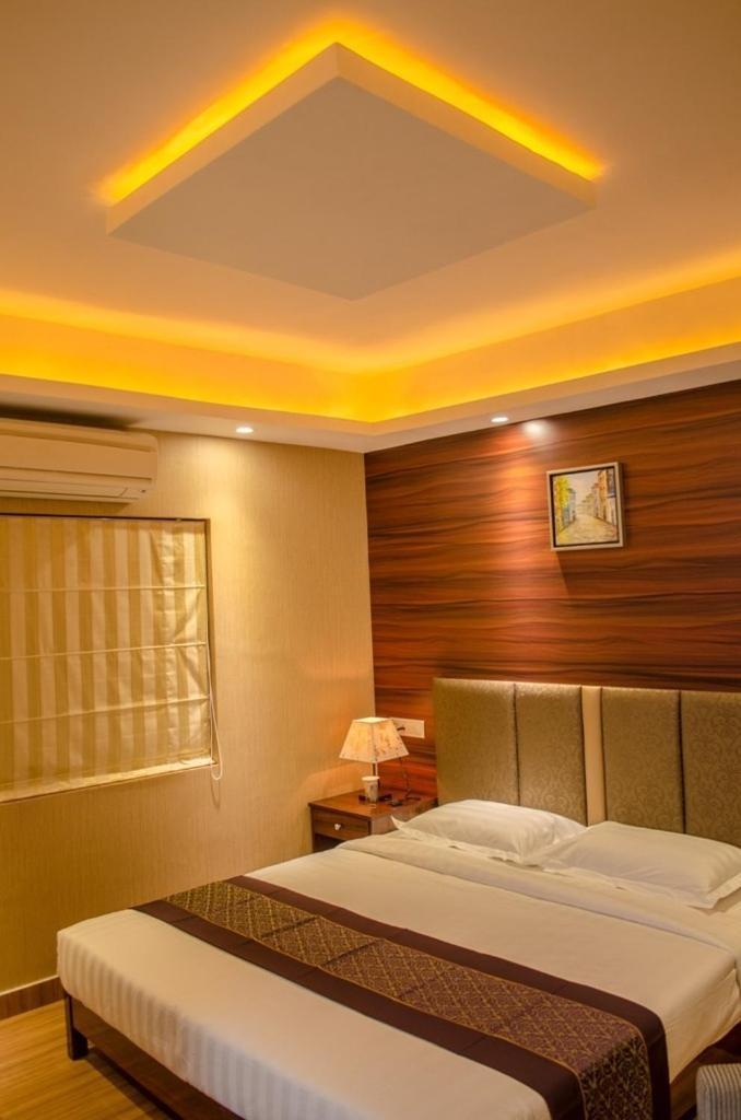 Hotel Comfotel Kolkata Bagian luar foto