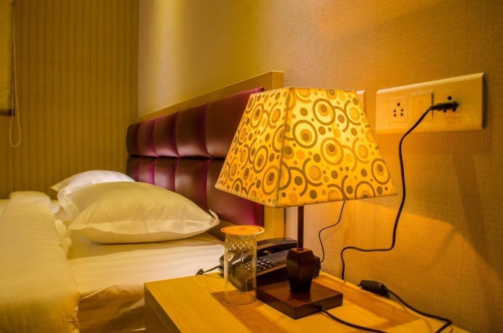 Hotel Comfotel Kolkata Bagian luar foto