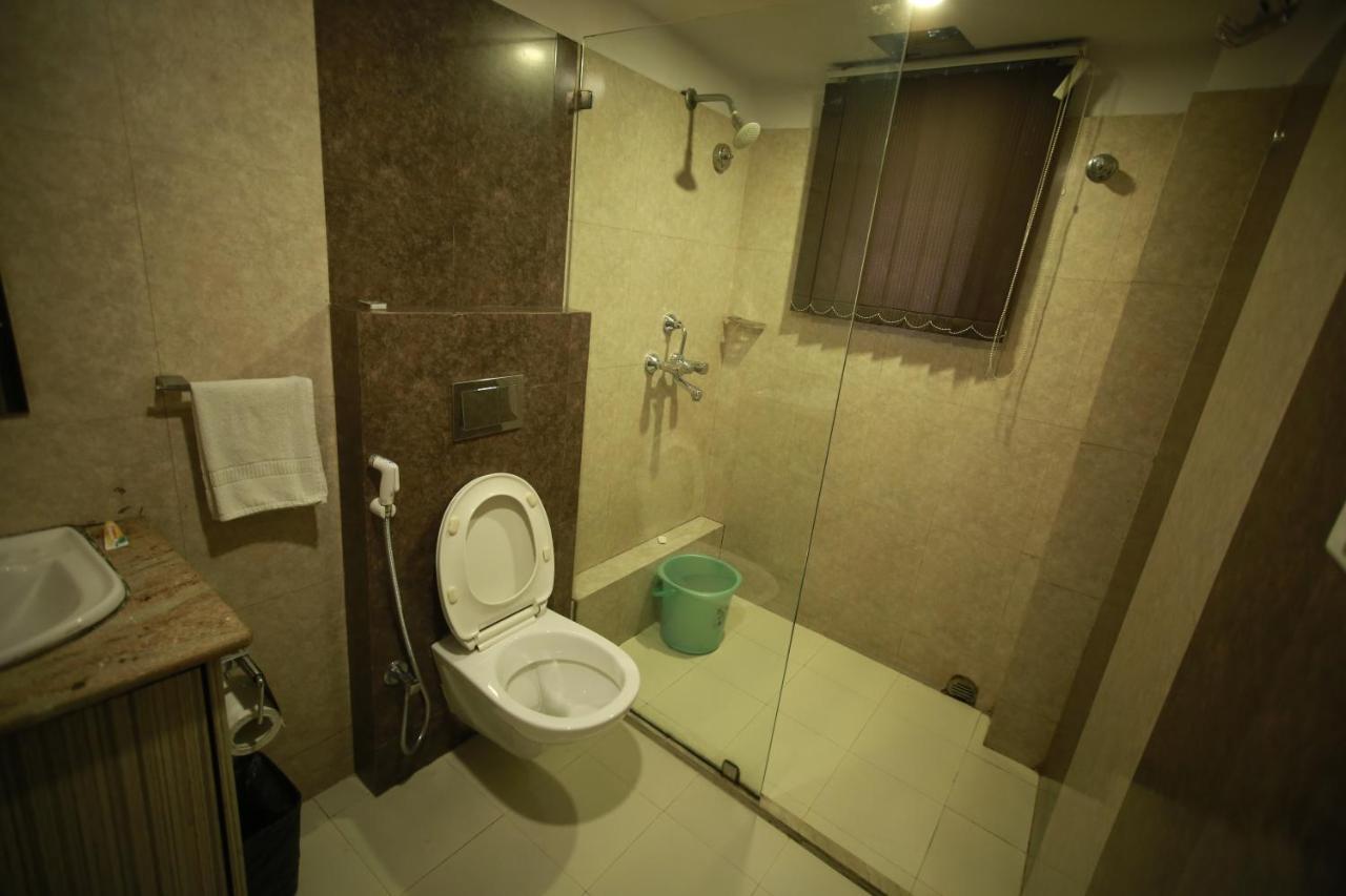 Hotel Comfotel Kolkata Bagian luar foto