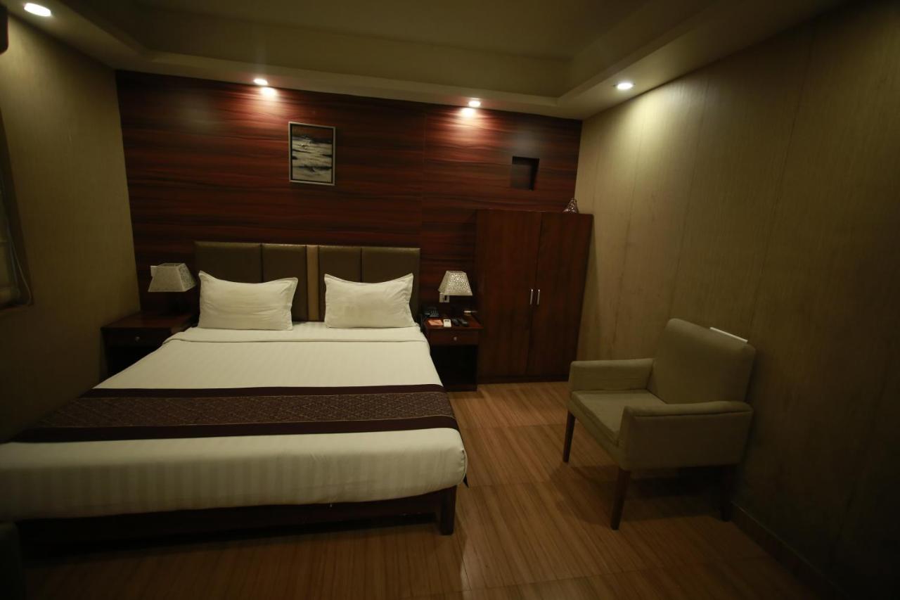 Hotel Comfotel Kolkata Bagian luar foto