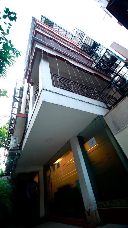 Hotel Comfotel Kolkata Bagian luar foto