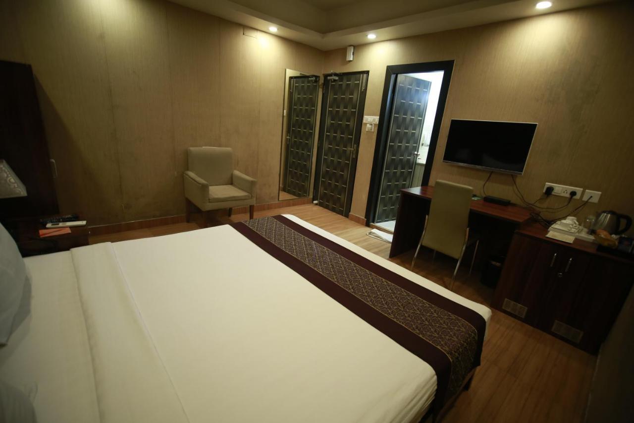 Hotel Comfotel Kolkata Bagian luar foto